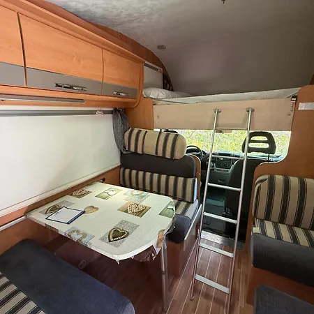 キャンプ場 Vintage Camper